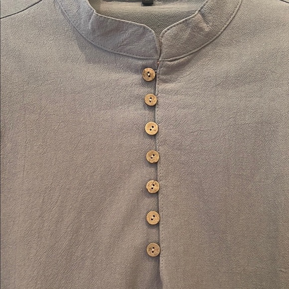 Men's Gray Button-Up Shirt medium like new - Picture 2 of 3